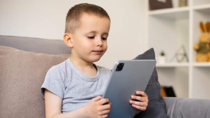 Contrôle parental obligatoire : une nouvelle loi pour les appareils connectés